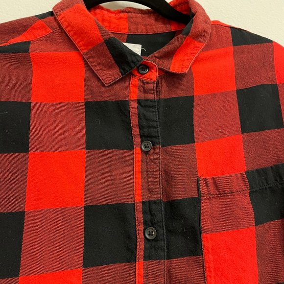 Old Navy Women’s button down Boyfriend plaid - Picture 3 of 3